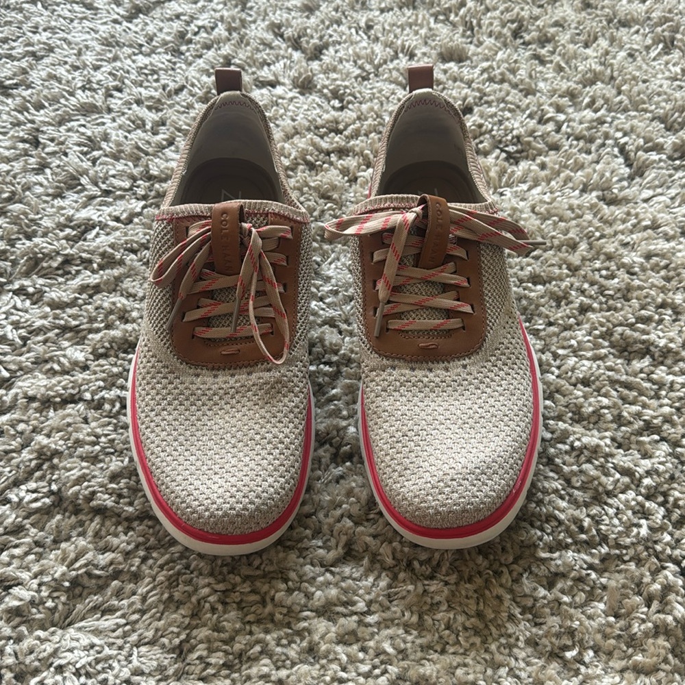Men’s lightly worn causal tennis shoes